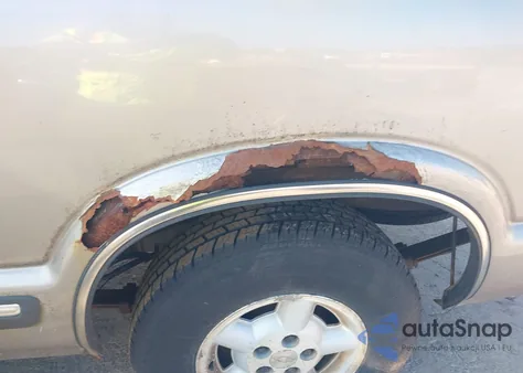 2001 Chevrolet S-10 Ls z USA, uszkodzony, nr VIN 1GCDT19W218124165